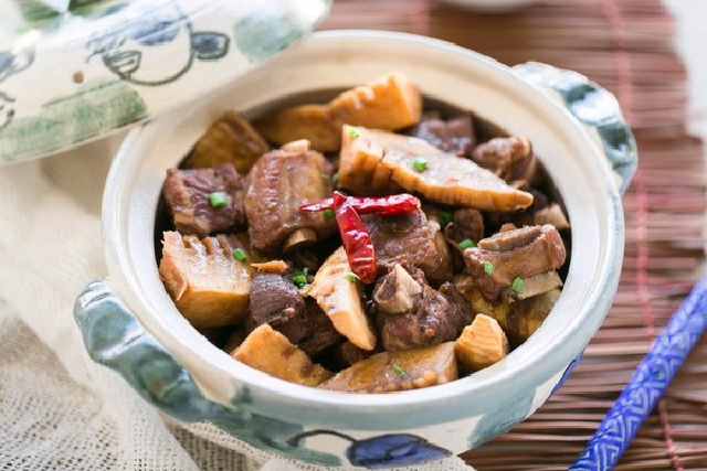 Sườn kho măng khô